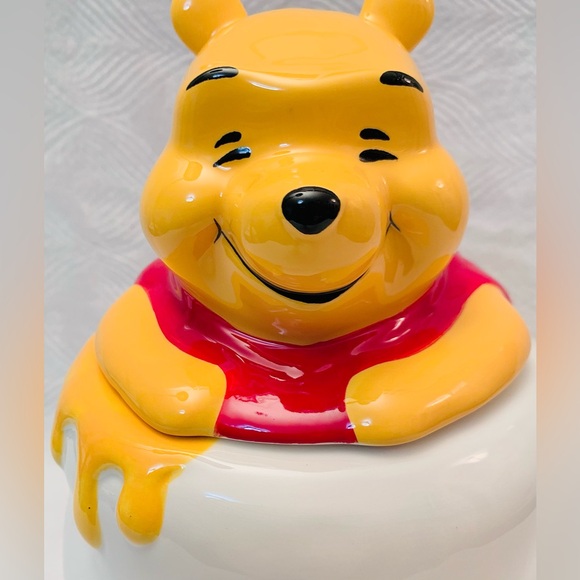 Rae Dunn Disney Winnie The Pooh Hunny Pot Cookie Jar / Canister - Picture 3 of 11